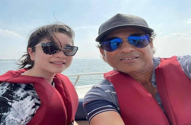 સચિન તેંડુલકર સમુદ્રમાં ખોવાયો, પુત્રી સારા સાથે ફોટો શેર કર્યો