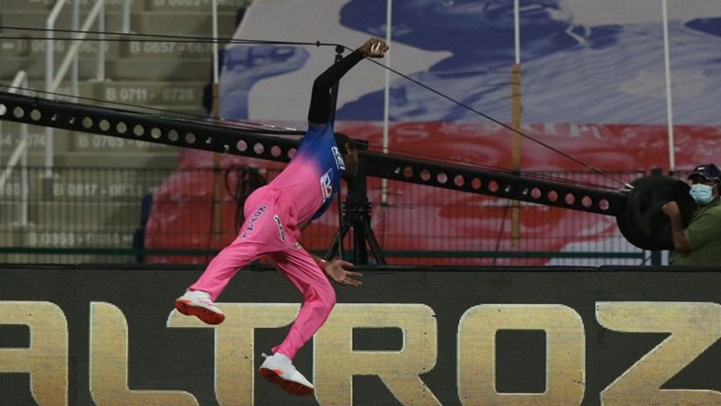 જોફ્રા આર્ચરનો કેચ જોતાં સચિન તેંડુલકરે આપી રમુજી પ્રતિક્રિયા…