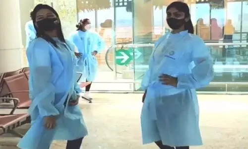 જુવો વીડિયો: ભારતીય મહિલા ક્રિકેટરોએ પીપીઈ પહેરીને કેટવોક કર્યો