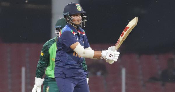 17 વર્ષીય શેફાલીએ ખતરનાક ઇનિંગ્સ રમીને 11મી ઓવરમાં ભારતને જીત અપાવી