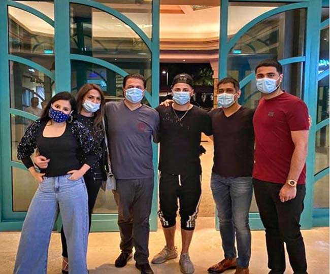 આઈપીએલ 2020 બાદ ધોની કુટુંબ સાથે વેકેશન પર દુબઇ પહોંચ્યો